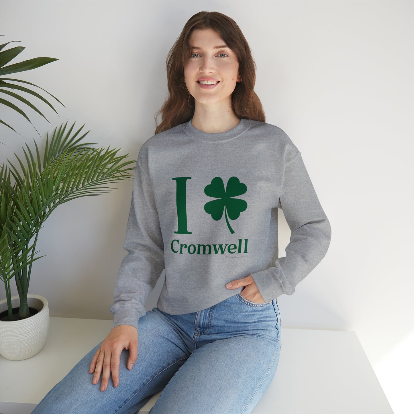 I Clover Cromwell Unisex Heavy Blend™ Crewneck Sweatshirt (green)