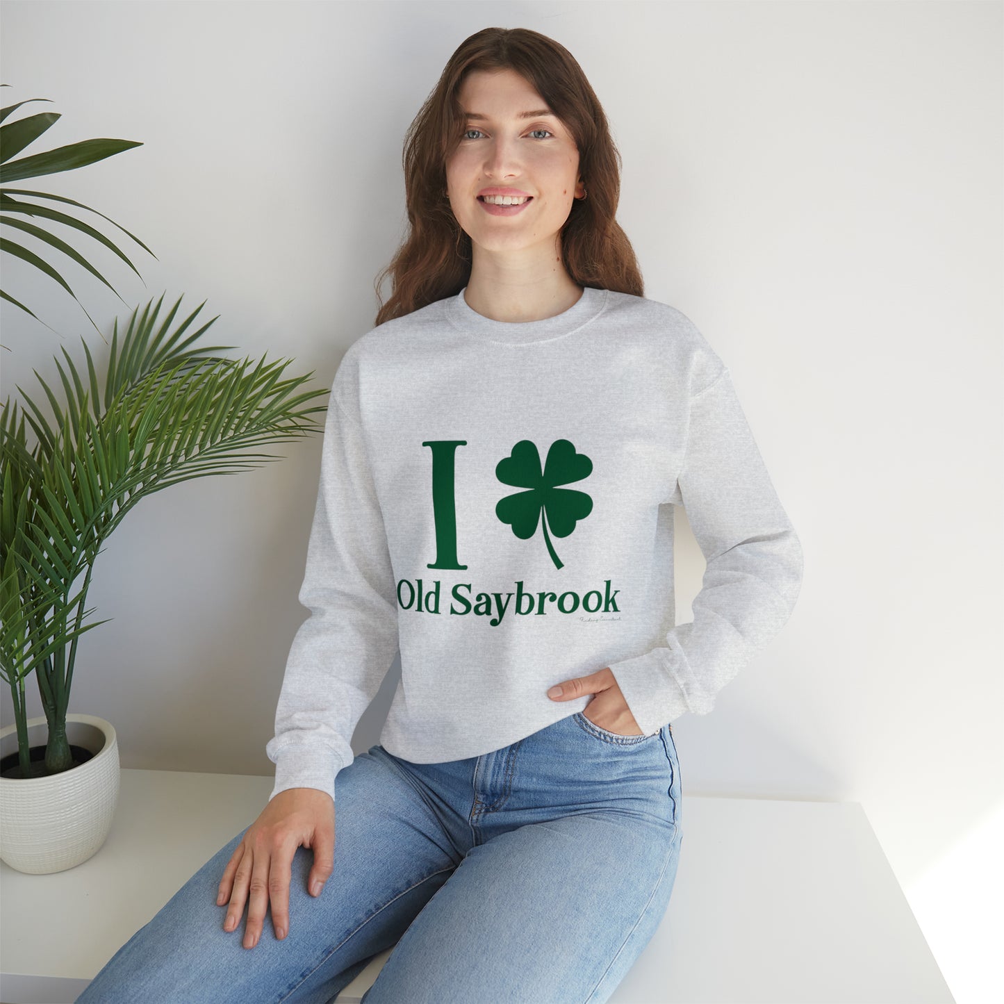 I Clover Old Saybrook Unisex Heavy Blend™ Crewneck Sweatshirt (green)