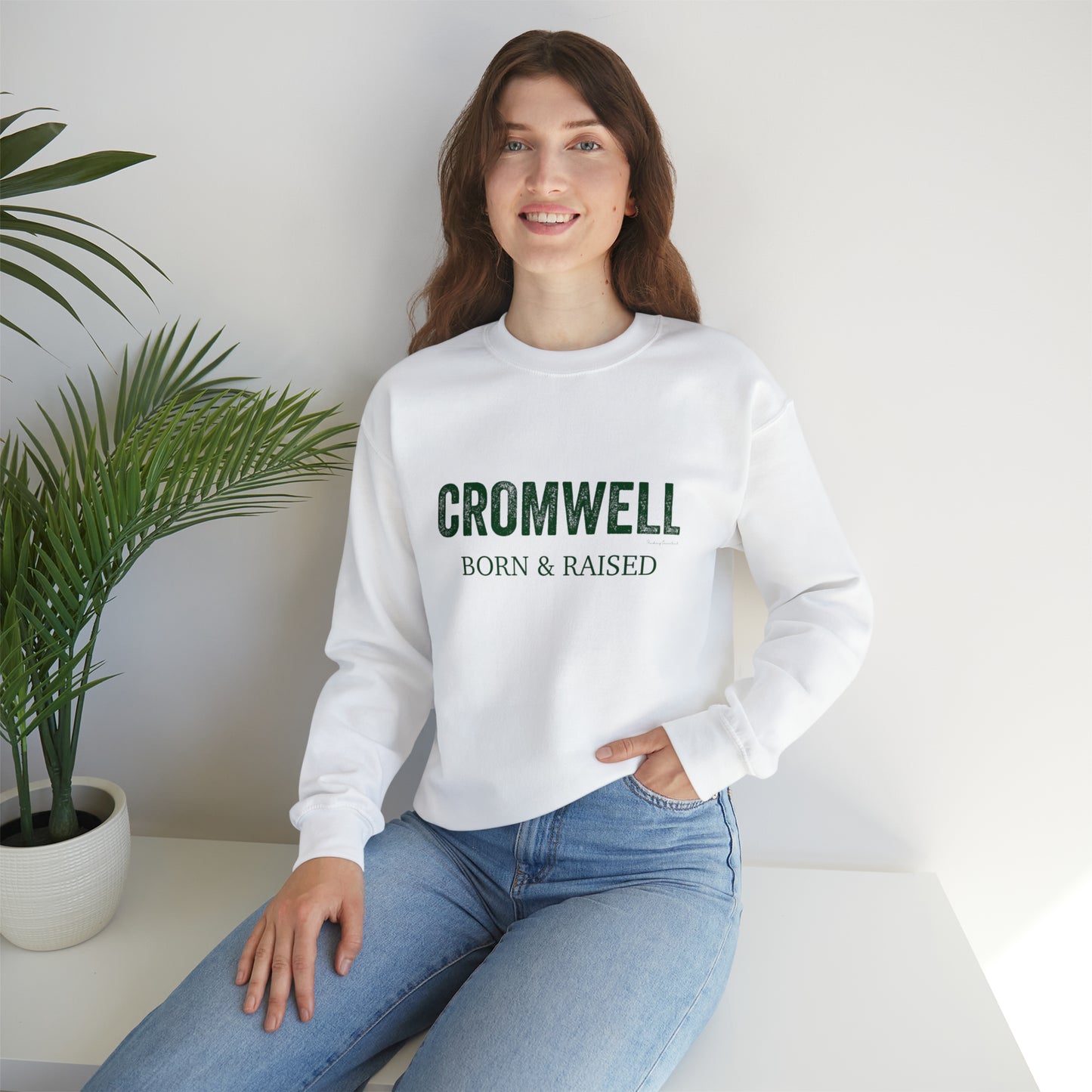 Cromwell Born & Raised Unisex Heavy Blend™ Crewneck Sweatshirt (green)