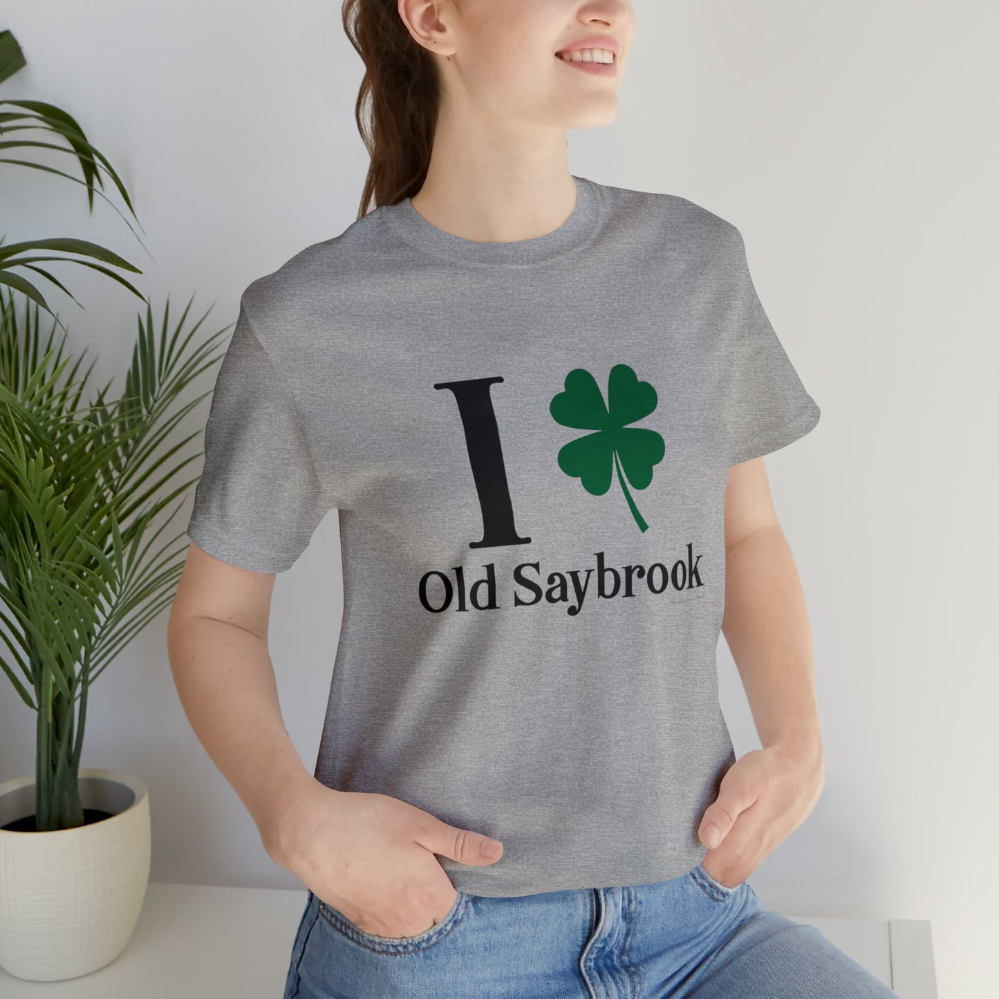 I Clover Old Saybrook Unisex Jersey Short Sleeve T-Shirt (black)