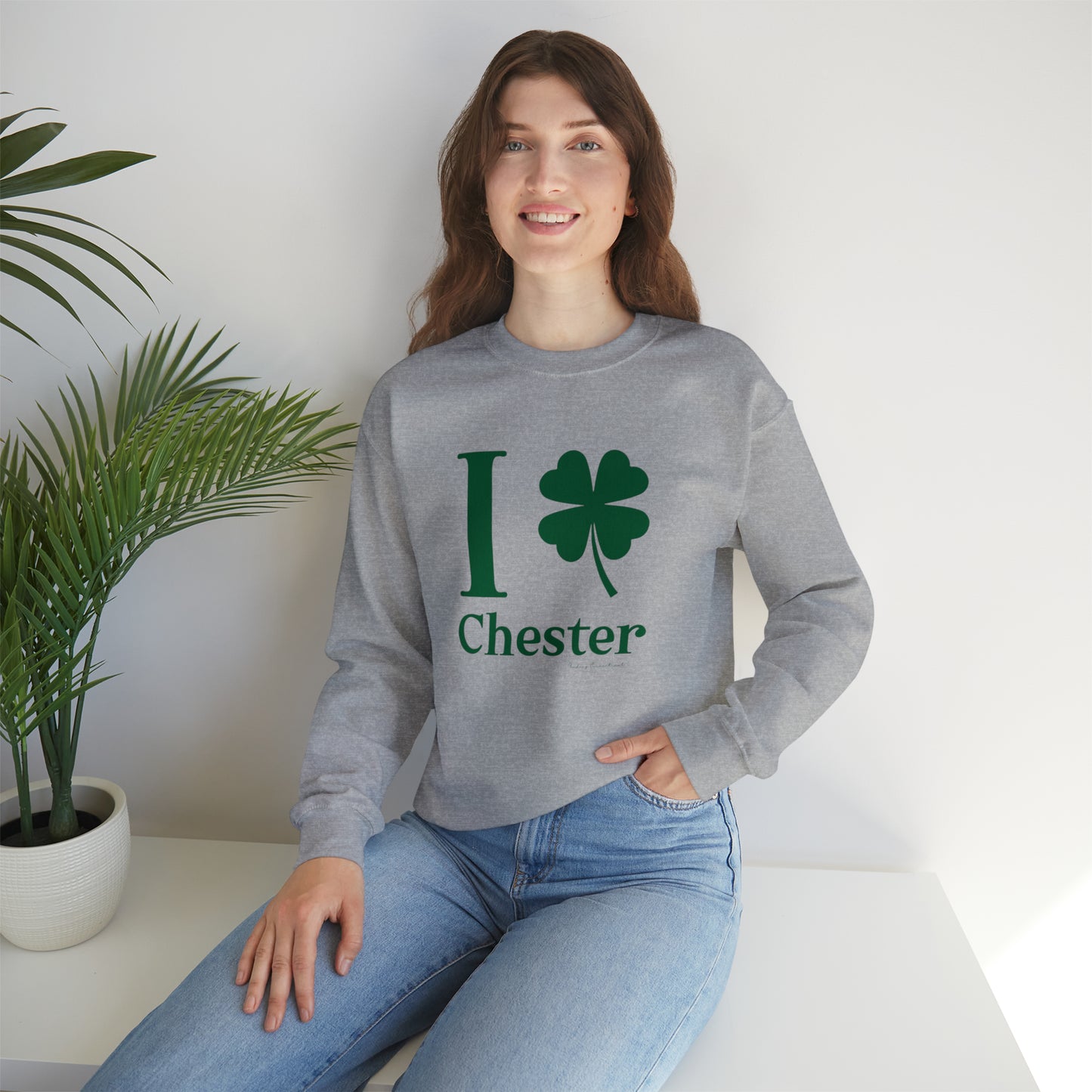 I Clover Chester Unisex Heavy Blend™ Crewneck Sweatshirt (green)