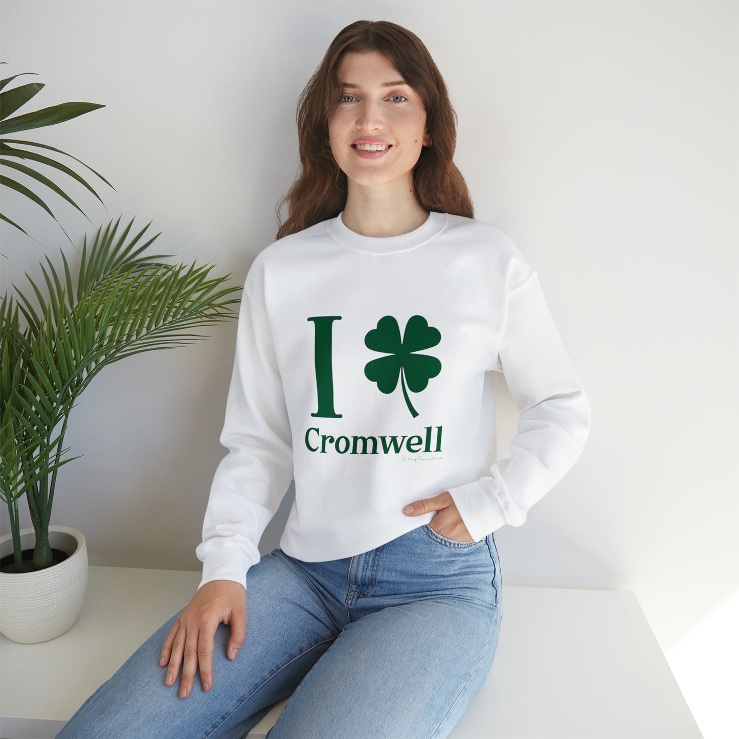 I Clover Cromwell Unisex Heavy Blend™ Crewneck Sweatshirt (green)