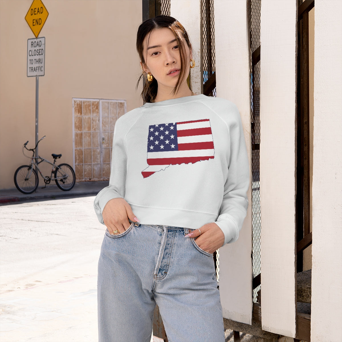 Connecticut American Flag Women's Cropped Fleece Pullover